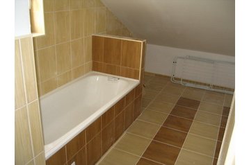 Slovacia Privát Moča, Exteriorul